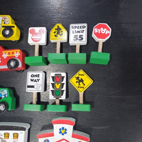 Disney Melissa and Doug Mickey Mouse Deluxe Wooden Vehicle Set - Picture 5 of 11